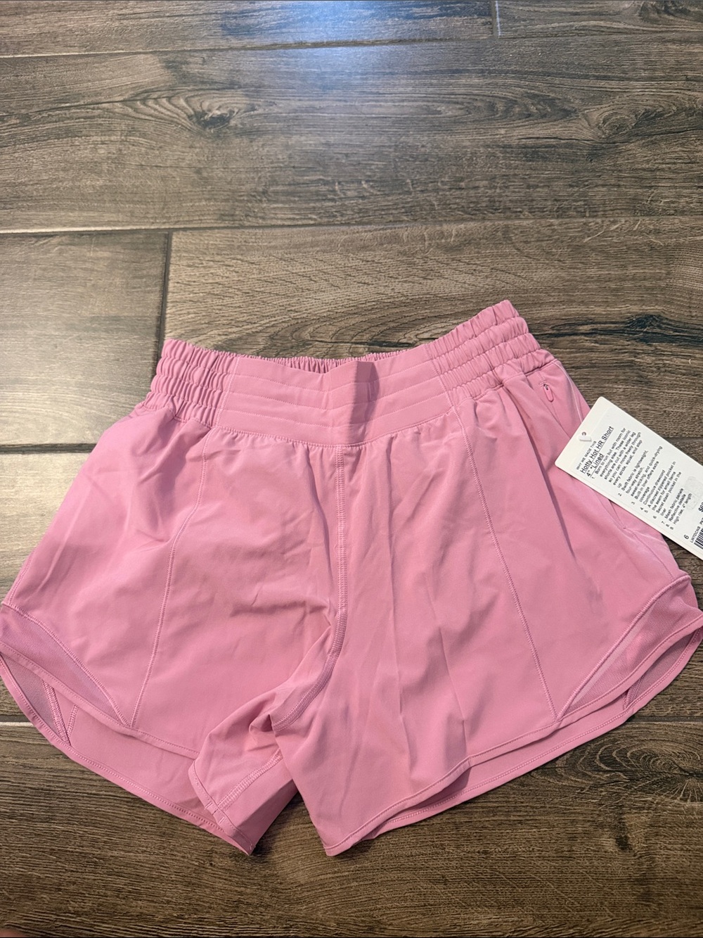 Lululemon Hotty Hot HR Short. 4 in. Size 6. NWT. Pink Frosting. - Picture 3 of 3